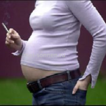 Какой вред курение наносит беременным?