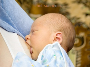 Как кормить новорожденного грудью?