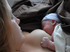 Кормление новорожденного грудью