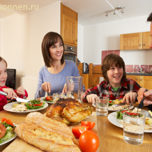 Как приучить ребенка соблюдать традиции семейного ужина?