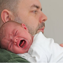 Как легко успокоить плачущего младенца?