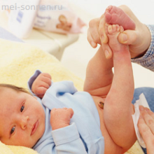 Как правильно подмывать новорожденного мальчика?