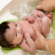 Как правильно подмывать новорожденную девочку?