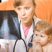 Чем лечат пневмонию у ребенка?