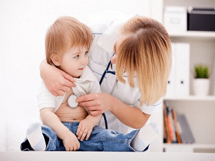 Как распознать воспаление легких у ребенка? Чем лечить малыша?