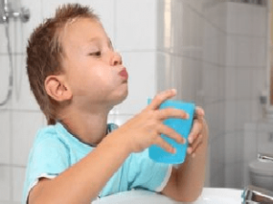 Применяется ли Хлоргексидин для полоскания горла детям