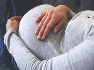 Что означают белые выделения при беременности
