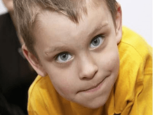 О чем могут свидетельствовать синяки под глазами у ребенка?